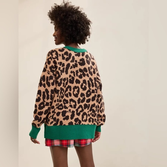 NWT Aerie Softest Luxe Crew Oversized Sweater Leopard & Green - Picture 3 of 11